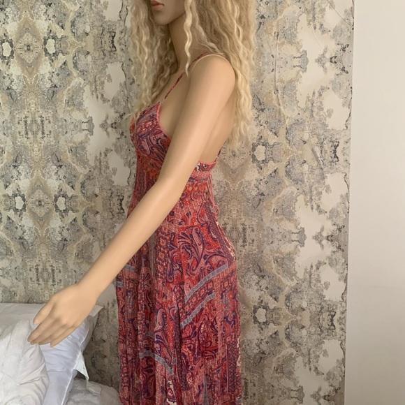 BOHO MAXI DRESS WITH SIDE SLIT ! Intricate detailing with adjustable straps ! - Picture 6 of 7